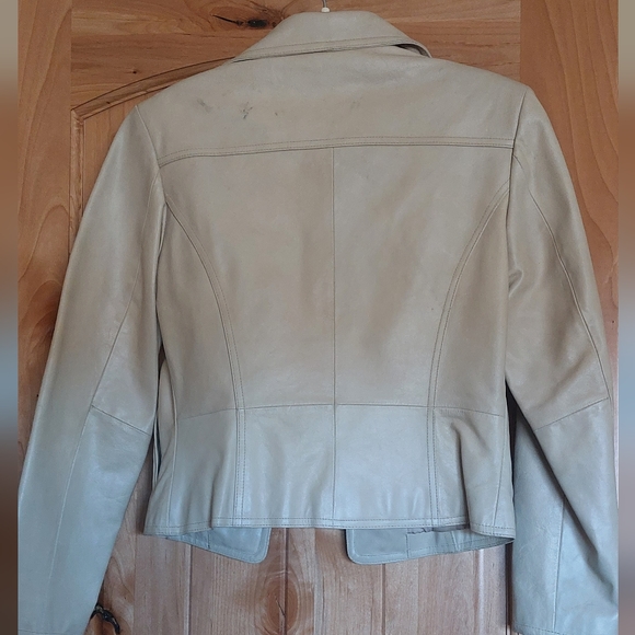 Cream colored Leather Jacket - Picture 2 of 7